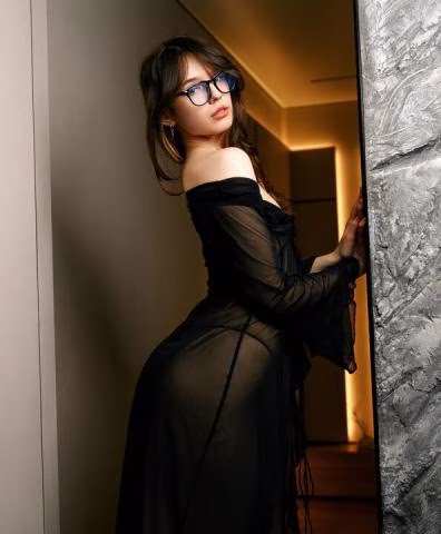 Bandra aged housewife Call Girl